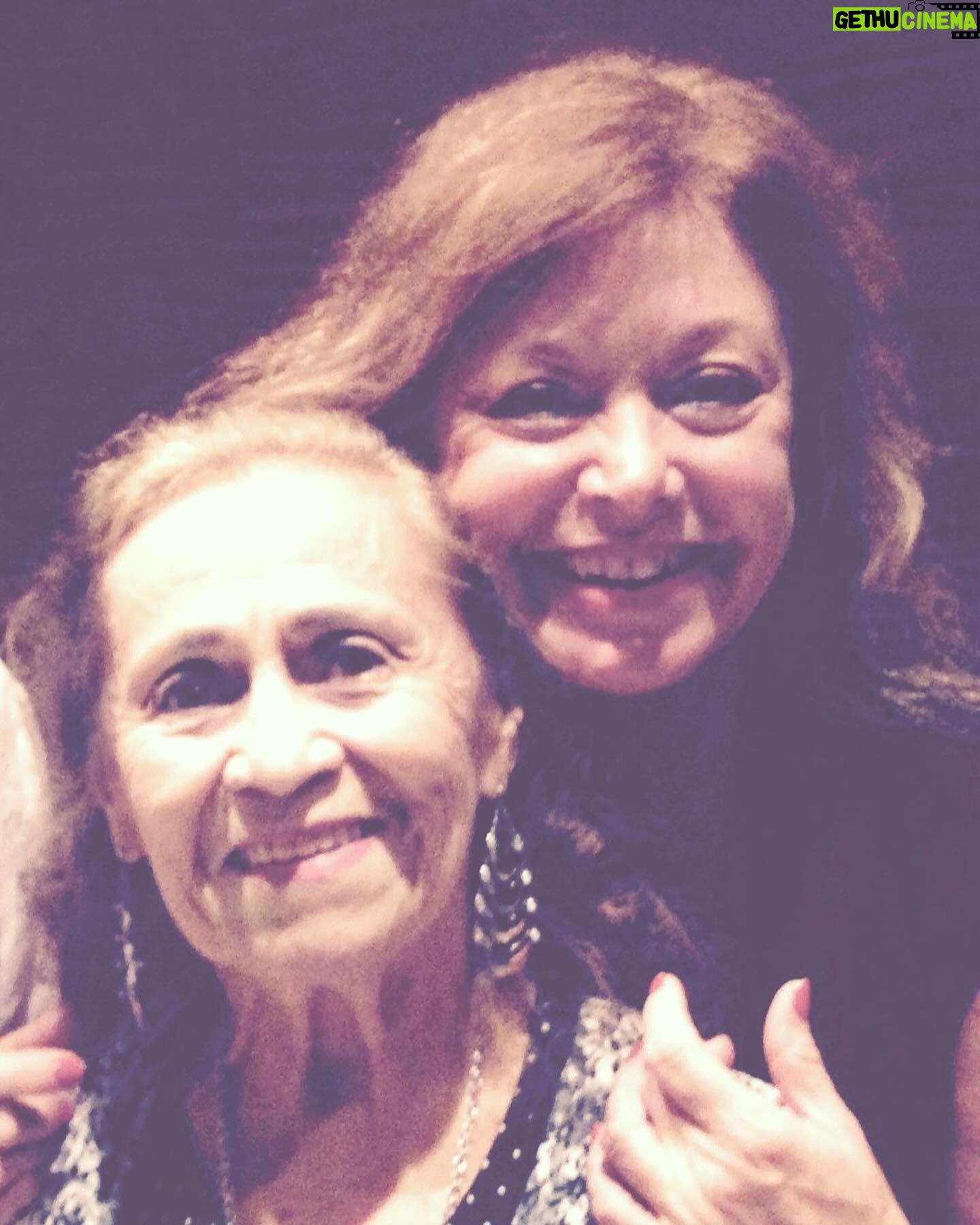 Alcione Mazzeo - 1K Likes - Ilva Niño cumpriu belamente sua missão neste mundo e partiu hj p/ o plano espiritual. ✨ Atriz maravilhosa, q tanta alegria nos deu, mulher de fibra, íntegra, empreendedora, guerreira, solidária, merece nossos aplausos. ⭐️ Descanse em paz, amada, Mta Luz!
#rip #ilvaniño #ilvanino #descanseempaz #domingosmontaigner #mariapompeu #alcionemazzeo #baúdaalcionemazzeo