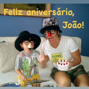Alcione Mazzeo Instagram - Este meu neto lindo completa hj 19 anos ❤️ então meu #tbt são de alguns momentos c/ ele q me proporcionaram mtas alegrias. 🎂 Feliz aniversário @joaocastro.b !  Q vc realize td q deseja, c/ mta sabedoria e amor.

#aniversario #neto #parabéns #felizaniversario #19anos #vovóteama #alcionemazzeo #baúdaalcionemazzeo #tbt🔙