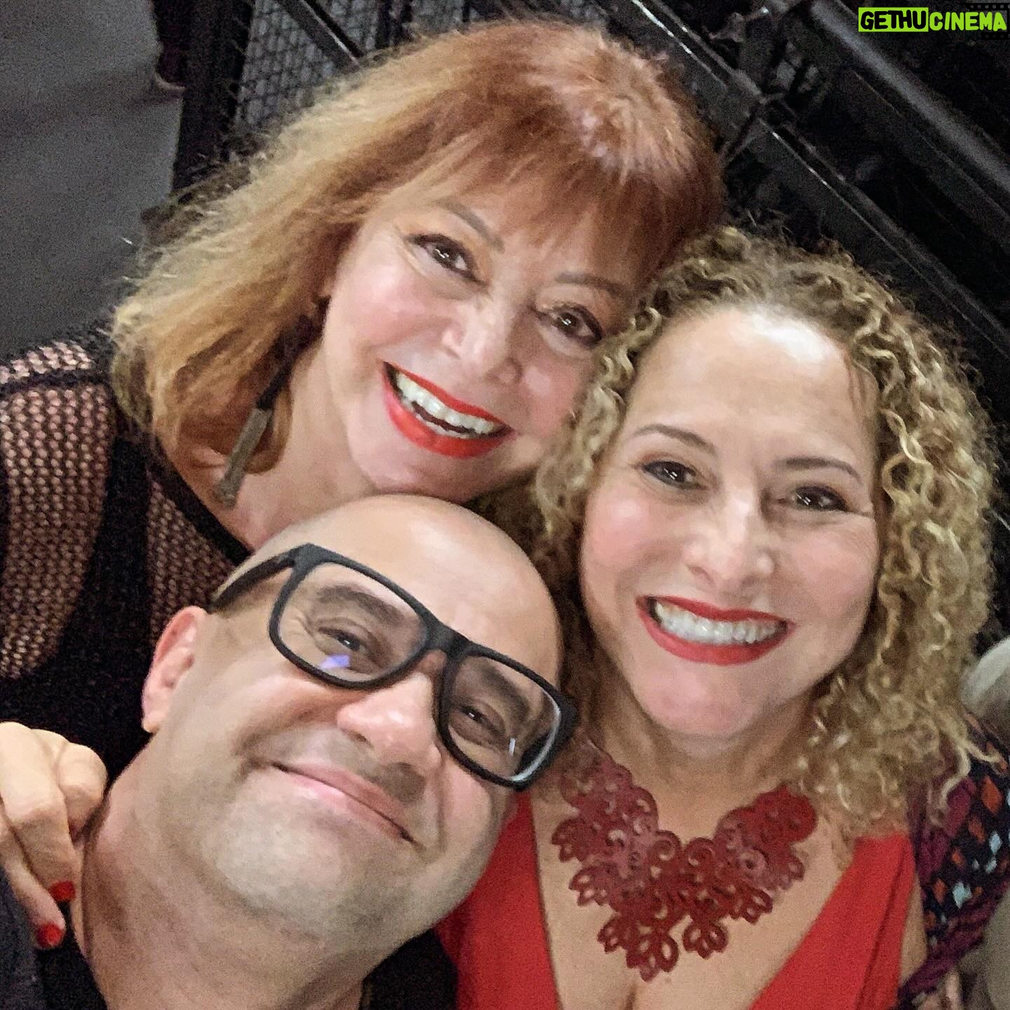 Alcione Mazzeo - 883 Likes - Noite de mtas risadas, alegria e alto astral! ❤️ “Os melhores do mundo” , cada vez melhores, estreiam no Rio seu novo espetáculo.❣️Adriana Nunes, Welder Rodrigues, Adriano Siri, Jovane Nunes, Victor Leal, Ricardo Pipo são impagáveis, vcs não podem perder!
#showdehumor #osmelhoresdomundo #29anos #telaplana #estréia #novoespetáculo #imperdível #alexandrenero #riréomelhorremédio #alcionemazzeo #belkutner