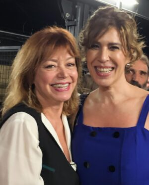 Alcione Mazzeo Instagram - Explosão de alegria e alto astral! ❤️ Estréia de “Gostava   dos pais”  no Rio, teve mto riso e momentos de pura emoção. 🎭  Corram p/ assistir! 
Só até 07 de julho. ❤️ Vcs vão amar!

Texto dos geniais @eualoisiodeabreu e @rosanaferrao1  q estão nas fotos 3 e 4. 📸  @granatocristina_ 

#estréia #gostavamaisdospais #riodejaneiro #teatrocasagrande #brunomazzeo #luciomaurofilho #comédia #comediabrasileira #alcionemazzeo #imperdível #vivaoteatro