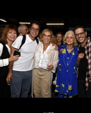 Alcione Mazzeo Instagram - Explosão de alegria e alto astral! ❤️ Estréia de “Gostava   dos pais”  no Rio, teve mto riso e momentos de pura emoção. 🎭  Corram p/ assistir! 
Só até 07 de julho. ❤️ Vcs vão amar!

Texto dos geniais @eualoisiodeabreu e @rosanaferrao1  q estão nas fotos 3 e 4. 📸  @granatocristina_ 

#estréia #gostavamaisdospais #riodejaneiro #teatrocasagrande #brunomazzeo #luciomaurofilho #comédia #comediabrasileira #alcionemazzeo #imperdível #vivaoteatro