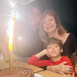 Alcione Mazzeo Instagram - E meu aniversário foi assim ❤️ lindamente comemorado c/ meus meninos!

#aniversario #aniversário #comemoração #comemoracao #familia #filho #netos #alcionemazzeo #gratidão #deus #freiluiz #vivaavida