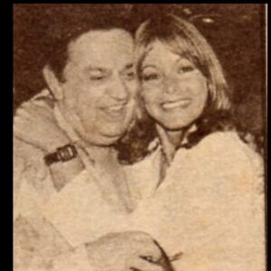 Alcione Mazzeo Instagram - #tbt ❤️ Saudade destes queridos.

Fotos 1: #pedrodelara #1975  cena de filme❣️2: #armandobógus #1982 ❣️3: #nestordemontemar  #1982❣️4: #silvinhocabelereiro ##82❣️5: #elzagomes #1982❣️6: #aertonperlingeiro #1981❣️7: Carlos Machado e Dona Zoé Chagas Freitas #81 ❣️8: #jardelmello #felipecarone #80❣️9: #nildoparente #sérgiobritto #2000❣️10: #italorossi #mariaclaramachado  ##1995 

#alcionemazzeo #baúdaalcionemazzeo #tbt🔙 #saudade