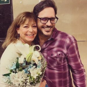 Alcione Mazzeo Instagram - Aniversário hj deste meu querido irmão de signo e filho de coração. ❤️ Lucinho é uma paixão de pessoa, sempre carinhoso, atencioso, alto astral - como não amá-lo? Como não desejar q em seu novo ciclo realize td q deseja, sempre c/ mta saúde e sabedoria? 🎂 Parabéns, amado! 💋💋 Mtos beijos.

#aniversario #felizaniversário🎂 #parabéns #alcionemazzeo #felicidadesempre #luciomaurofilho #baúdaalcionemazzeo