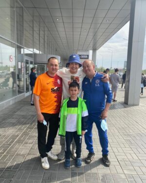 Aldiyar Zhaparkhanov Instagram - О люди! Радуйтесь пока есть время, каждому сообщению в ватсапп группе «Семья».