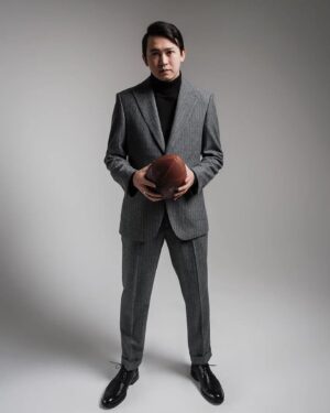 Aldiyar Zhaparkhanov Instagram - Қыздар мерекелеріңмен!
С праздником, девочки!

@shoqansuits ❤️