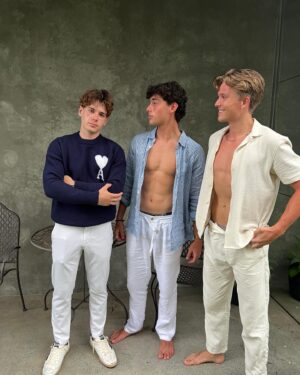 Alec Golinger Instagram - Moments 🦋
*
*
*
#friends #fun #outdoors #nature #travel #roadtrip #instagram #paradise #getaway #clothes #beach #caviar #summer