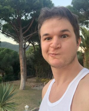 Alec Utgoff Instagram - Just excited to be here 🤪 #españa