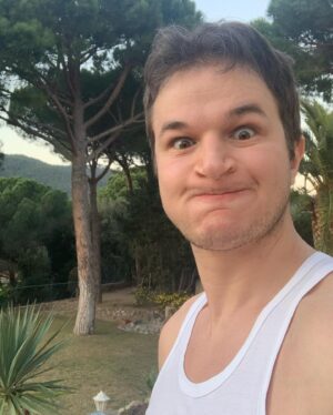 Alec Utgoff Instagram - Just excited to be here 🤪 #españa