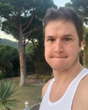 Alec Utgoff Instagram - Just excited to be here 🤪 #españa