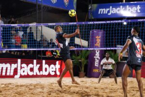 Alecsandro Instagram - Vasco encara o Santos na próxima sexta (27/10) pela 7ª rodada da Liga Nacional de Futevôlei, às 20h, em Salvador-BA. 

A equipe vascaína está em terceiro lugar na classificação geral com 13 pontos conquistados em seis jogos, cinco vitórias e apenas uma derrota, que foi para o São Paulo, atual campeão da Liga. 

O time do Vasco é composto pelo ex-jogador de futebol Alecgol, Felipe Barbosa (Ice Man) e Felipe da Paixão (Índio). A partida desta sexta será transmitida pelo SporTV e no canal da Liga no Youtube. 

📸 @ligafutevoleioficial