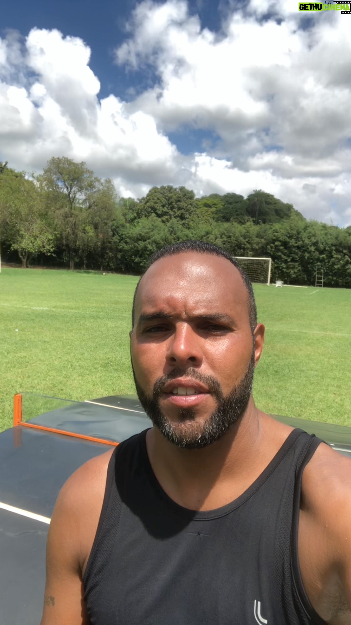 Alecsandro - 2.6K Likes - Gratidão pela vida feliz 2023 a todos ✋🏾🤑🤚🏾