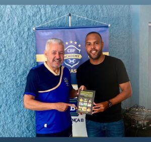 Alecsandro Instagram - E assim vão continuar falando que foi sorte 🍀 kkk  então vou continuar crescendo, aprendendo e me especializado 👊🏽 obrigado a @cbfacademy e a todos os seus instrutores e professores #Licencas