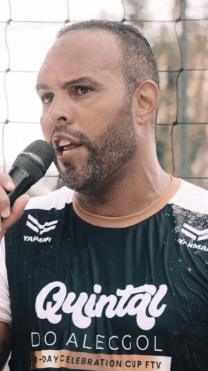 Alecsandro Instagram - Já pode ter saudade? #TBT do Quintal mais animado do Brasil 🇧🇷 ☀️⚽️🎶😎

Muito Obrigada a todos pela energia contagiante! A gente se vê lá m breve… pede ae 🗣️

🎥 @adrian_togni

#quintaldoalecgol #vemproquintal #vempradecobeach