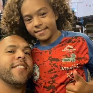 Alecsandro Instagram - Meu amor te amo muito que Deus te dê muitos anos de vida feliz aniversário 🎁🎉🎊🎈 11 anos bb tá grande @nicolas.sub10 e o pai babão kkk