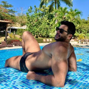 Alejandro Otero Instagram - #tbt y queriendo que estar allá justo ahora, no me caería mal un cambio de clima 🤪#summer #pool