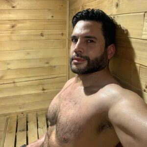 Alejandro Otero Instagram - Vuelven las zonas húmedas a @clubbodytech 🎉🎉🎉, desde el 2020 no me desestresaba un rato en un sauna, hasta había olvidado los beneficios que tiene y lo rico que es jeje. Esto es vida!!! #mereceslomejor #clubbodytech