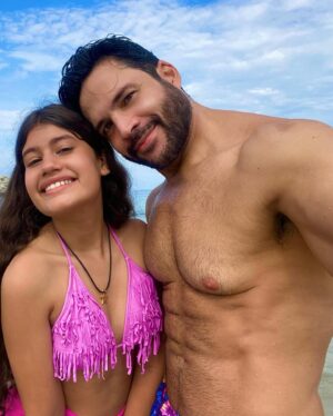 Alejandro Otero Instagram - Y llegamos a los 25X2!!! HBD 50 a mi 🎉🎉🎉🎉🎉🎉 y voy por mas! La edad no es más que un número y aún hay sueños que cumplir…y ganas me sobran para alcanzanzarlos! #HBD to me!!! #myfifty
