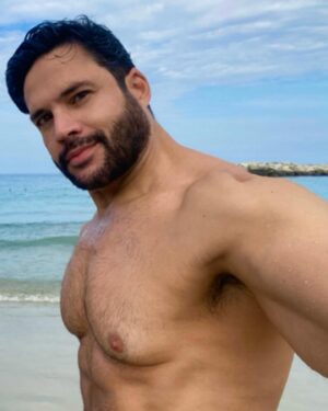 Alejandro Otero Instagram - Y llegamos a los 25X2!!! HBD 50 a mi 🎉🎉🎉🎉🎉🎉 y voy por mas! La edad no es más que un número y aún hay sueños que cumplir…y ganas me sobran para alcanzanzarlos! #HBD to me!!! #myfifty