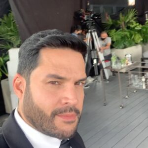 Alejandro Otero Instagram - #tbt grabando la primera temporada de Pálpito ( the marked heart) hace unos meses ❤️‍🔥 @cmoproduccionessas @netflixlat @netflix #palpito #series #seriesnetflix #tirso