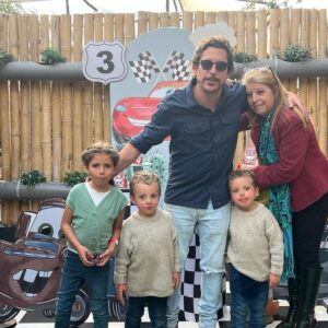 Alejandro Riaño Instagram - Feliz cumpleaños a los amores de mi vida Agustín y Antonio.

¡LOS AMO!