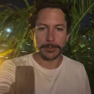Alejandro Riaño Instagram - Aclarando las dudas de los que se andan preguntando qué gano yo con esto. ¡Un abrazo grande!
