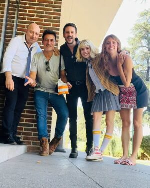 Alejo Sauras Instagram - Qué suerte tengo siempre con mis compañer@s en los rodajes....gracias por la acogida #EquipoExpress !!!

@expresslaserie @mediapro @starzplayes