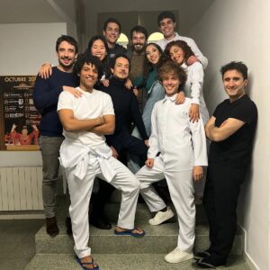 Alejo Sauras Instagram - Y abajo el telón.... Han sido cerca de 80 representaciones, donde en cada una de ellas nos hemos dejado el corazón en el escenario. Gracias infinitas a tod@s los que habeis venido a vernos y a vivir ésta maravillosa aventura con nosotr@s y que cada día nos habéis arropado con vuestros aplausos dando sentido a nuestro trabajo.

Gracias a tod@s los que de una forma o de otra, antes o después, habéis formado parte de esta compañía irrepetible....

Gracias @pacobezerra por haber escrito este texto tan bonito y por hacerme sentir que era mío...

Y GRACIAS @luisluquecabrera por tu regalo, por creer en mí con los ojos cerrados, por enseñarme a ser lo que yo quiera, por cambiarme la vida...

#edipoatravesdelasllamas 
@teatroespanol_madrid 
@pentacionespectaculos 
@festivaldemerida