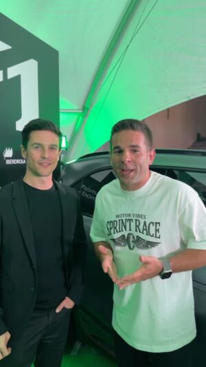 Alejo Sauras Instagram - Mirad a quien me encuentro en la presentación del Smart #1 !