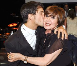 Alejo Sauras Instagram - Tuve la gran suerte de pasar tiempo contigo y aprender gran parte de lo que sé de éste oficio de ti. Qué honor...
Gracias infinitas Concha, amiga, compañera, maestra, un poco madre....eres irrepetible... Buen viaje....te querré siempre....