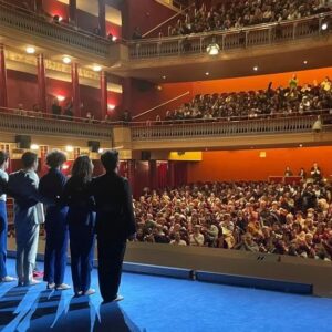 Alejo Sauras Instagram - Logroño ha sido impresionante!!!! Gracias a las casi mil personas que abarrotasteis anoche el @teatrobreton 

Y gracias @rodolforubio7 por una velada post función tan bonita!!!

#edipoatravesdelasllamas 
@pentacionespectaculos 
@teatroespanol_madrid 
@festivaldemerida