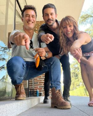 Alejo Sauras Instagram - Qué suerte tengo siempre con mis compañer@s en los rodajes....gracias por la acogida #EquipoExpress !!!

@expresslaserie @mediapro @starzplayes