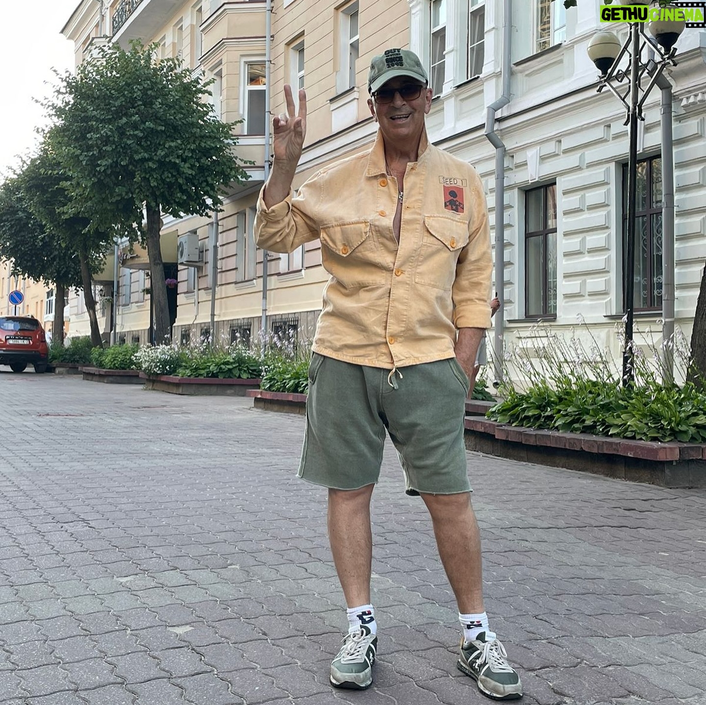 Aleksandr Buynov - 20.8K Likes - …в продолжение предыдущего поста. Витебск. Представляете, город основан в 974 году, здесь много старинных храмов, памятников, Беларусь всегда производит очень хорошее впечатление. Я стараюсь, что бы в поездках было время на знакомство с городом, с достопримечательностями, обязательно отведать местной кухни – только так можно немного проникнуться атмосферой города. А после прогулки – я поехал на саунд-чек, встретился с коллегами за кулисами, дождался свой выход, порадовал зрителей своей песней и в потрясающем настроении отправился домой, в родную Москву. Спасибо Витебску и фестивалю «Славянский базар» за удивительные эмоции, заряд энергией и теплый прием. До новых встреч, Беларусь! #буйнов #лето #славянскийбазар #витебск #беларусь #россия