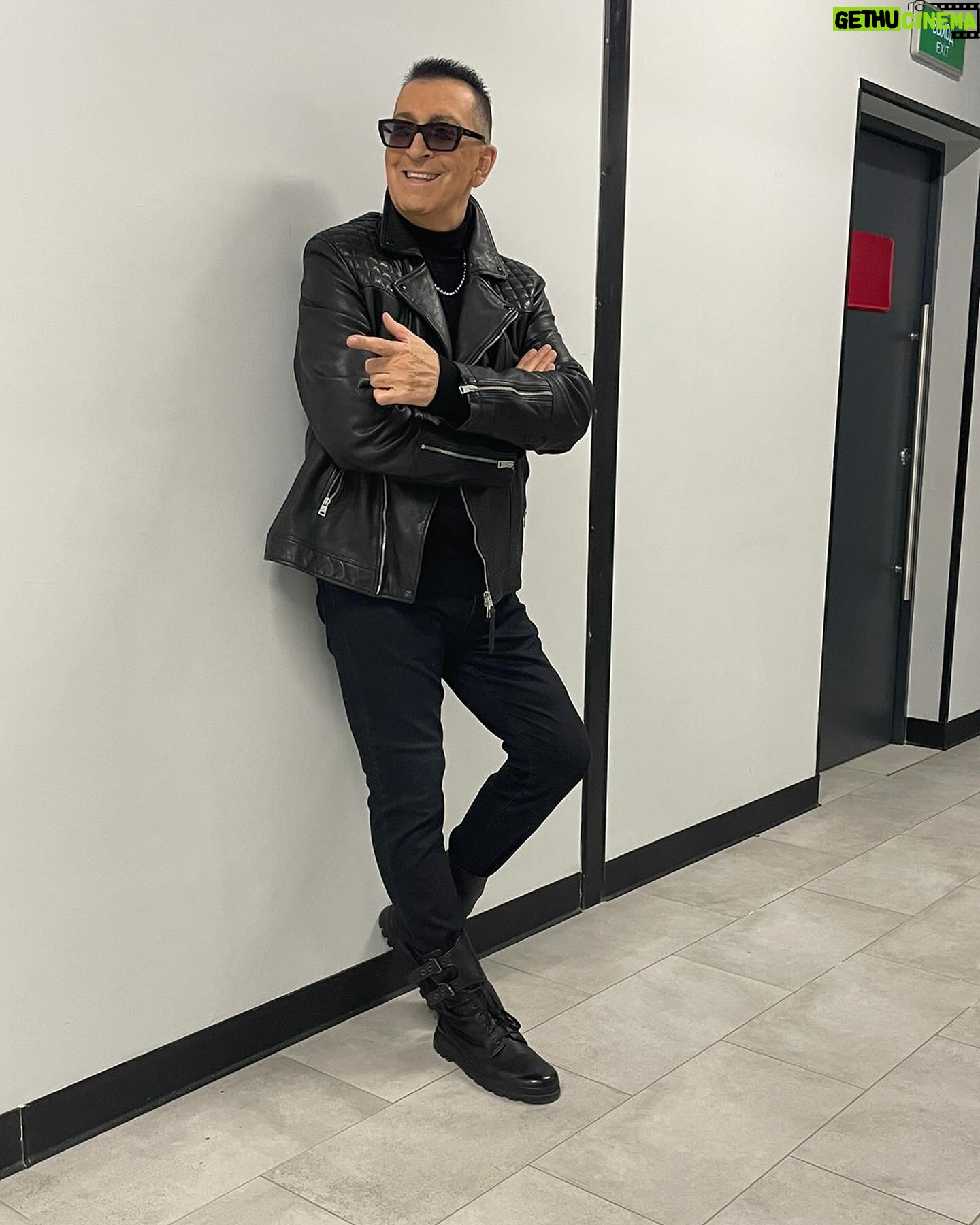Aleksandr Buynov - 19.1K Likes - Всем привет! Вчера, на площадке «Live Арена» прошла церемония вручения премии «Шансон года — 2024», куда я был приглашен. Исполнил песню «Сто недель» (Стихи: Михаил Гуцериев / Музыка: Андрей Ктитарев, Михаил Гуцериев), у нас получился очень оригинальный номер. Некий творческий эксперимент, который мне очень понравился. Думаю, что Вы оцените. Следим за анонсом, скоро увидите в эфире! А как у Вас дела, дорогие мои, как выходные проходят? #буйнов #шансонгода #москва #россия #liveарена