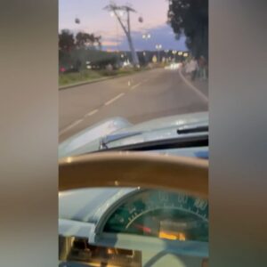 Aleksandr Buynov Instagram - Москва. Лето. Жара. Встретиться с друзьями, и активно провести время – бесценно. Кстати, иногда катаюсь на самокате по центру Москвы – невероятно удобно, в юности самокаты у нас были обычные, а сейчас электро, и это кайф – мчишь по паркам, улицам любимого города, не надо искать парковку) Вообщем, лето как всегда шикарное,  погода супер, настроение отличное! Но, пора собираться в дорогу, меня и Вас, дорогие друзья – ждет скоро сюрприз, позже расскажу. А пока можем устроить в комментариях эстафету кто/как проводит лето, есть тут любители активного отдыха? #лето #буйнов #жара #лужники #активныйотдых