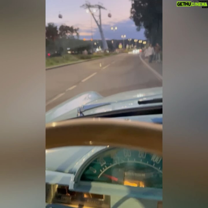 Aleksandr Buynov - 20K Likes - Москва. Лето. Жара. Встретиться с друзьями, и активно провести время – бесценно. Кстати, иногда катаюсь на самокате по центру Москвы – невероятно удобно, в юности самокаты у нас были обычные, а сейчас электро, и это кайф – мчишь по паркам, улицам любимого города, не надо искать парковку) Вообщем, лето как всегда шикарное, погода супер, настроение отличное! Но, пора собираться в дорогу, меня и Вас, дорогие друзья – ждет скоро сюрприз, позже расскажу. А пока можем устроить в комментариях эстафету кто/как проводит лето, есть тут любители активного отдыха? #лето #буйнов #жара #лужники #активныйотдых