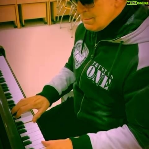 Aleksandr Buynov - 20.3K Likes - …Музыка рождается порой совсем в неожиданных местах. Главное – успеть ее зафиксировать, записать, запомнить. Вот такой простой, внезапный механизм превращается в новую композицию. Если у меня здесь есть люди, которые занимаются творчеством, не важно каким – всегда верьте в то, что вы делаете, экспериментируйте, и именно этот путь приведет вас к успеху! Кстати, а вы знали, что сегодня праздник Ивана Купалы? Это самый длинный световой день в году и самая короткая ночь! #буйнов #импровизация #москва #лето #иванкупала #музыка