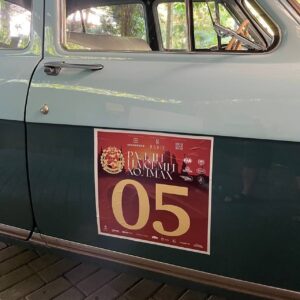 Aleksandr Buynov Instagram - Всем товарищам привет, особенно автолюбителям. Я и моя «ласточка» под №5 приняли участие в ралли «На семи холмах», для нас это ежегодная традиция. Здесь было более 50 образцов советского и зарубежного автопрома. Задача – проехать определенный маршрут по легенде, созданной организаторами. Ралли стартовало от Московского Императорского яхт-клуба на набережной речного канала. Маршрут прошел по Новому Арбату, Кутузовскому проспекту, Воробьевым горам, Остоженке и Тверской. Гонка завершалась у ворот Московского Императорского яхт-клуба , на территории бывшей кондитерской фабрики «Красный Октябрь». На крайнем фото – я и Андрей Паньковский — председатель комитета классических автомобилей Российской автомобильной федерации, неоднократный участник одного из самых знаменитых ретроралии мира, автоколлекционер. Закончу этот пост так: какой же кайф -  лето, солнце, ретро автомобили. Всем добра! #буйнов #ралли #москва #насемихолмах #андрейпаньковский #москва #лето