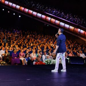 Aleksandr Buynov Instagram - Друзья! Как здорово, что в России есть главный семейный праздник - День любви, семьи и верности. Семья – это вообще целая планета, где мы стараемся сохранить все самое лучшее и доброе. Накануне праздника Первый канал подготовил потрясающий концерт, который состоится завтра, 7 июля в 19:00. Как думаете – какую песню исполняю? Не пропустите! P.S. А есть у меня тут семьи с «большим стажем»? Поделитесь своим секретом долгих семейных отношений. Может быть, кто-то познакомился в День любви, семьи и верности? #буйнов #концерт #деньсемьилюбвииверности #москва #россия #семья