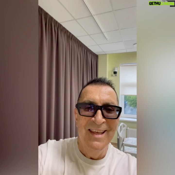 Aleksandr Buynov - 19K Likes - Всем привет. Говорят — у природы нет плохой погоды. Не соглашусь. Вчера столицу накрыло от души. Но артисты выступают в любую погоду, и если концерт запланирован – никакая погода не испортит нам его. Слышал, что в регионах тоже заливает. Вы там как, мои дорогие, сильно не намокли ? #буйнов #дождь #лето #концерт #москва