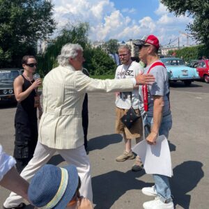 Aleksandr Buynov Instagram - Всем товарищам привет, особенно автолюбителям. Я и моя «ласточка» под №5 приняли участие в ралли «На семи холмах», для нас это ежегодная традиция. Здесь было более 50 образцов советского и зарубежного автопрома. Задача – проехать определенный маршрут по легенде, созданной организаторами. Ралли стартовало от Московского Императорского яхт-клуба на набережной речного канала. Маршрут прошел по Новому Арбату, Кутузовскому проспекту, Воробьевым горам, Остоженке и Тверской. Гонка завершалась у ворот Московского Императорского яхт-клуба , на территории бывшей кондитерской фабрики «Красный Октябрь». На крайнем фото – я и Андрей Паньковский — председатель комитета классических автомобилей Российской автомобильной федерации, неоднократный участник одного из самых знаменитых ретроралии мира, автоколлекционер. Закончу этот пост так: какой же кайф -  лето, солнце, ретро автомобили. Всем добра! #буйнов #ралли #москва #насемихолмах #андрейпаньковский #москва #лето
