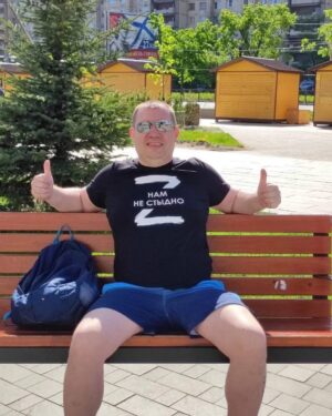 Aleksandr Nevzorov Instagram - Забавное. «Гномородица» и кликуша путинской войны - рудковская истерит по поводу того, что «русских фигуристов» выперли со всех мировых чемпионатов. 
Претензии странные. 
Русское фигурное катание похоронили именно такие тётки, как она. Поддержав преступную войну путина, они сами выставили себя за дверь цивилизации и всякого «большого спорта». 
Какие могут быть претензии к человечеству, которое не хочет видеть на «своём льду» представителей страны- террориста, страны замаранной военными преступлениями, геноцидом,  репрессиями, грабежом и оккупацией?
Фигурное катание это просто забава, как и всякий другой спорт.  И как всякий спорт- это  лишь декоративный элемент престижа той страны, которую представляет фигурист.
Поймите, у вас может быть самая толстая и большая сигара, но если вас выгнали из «сигарного клуба» за воровство и людоедство, то толщина вашей сигары уже не имеет никакого значения. Да и никто не мешает вам курить вашу «сигару» у себя на завалинке, или под забором.
Удивительно то, что все эти эстрадные, пошивочные, богемные и фигурнокатательные тётки так и не сообразили, в какое дерьмо  они вляпались.  А в «дерьме брода нет». Долгие годы, а возможно и десятилетия они будут «прокаженными» и «проклятыми», как и все холуи путинизма.
#Невзоров
@nevzorov.tv подписывайтесь на tg канал Невзоров