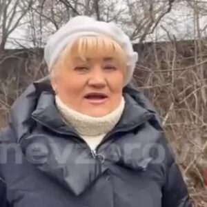 Aleksandr Nevzorov Instagram - Веселые шизофренички из «отрядов путина» сожгли танк «леопард». 
Никто, кстати, так и не разобрался в том,что собой представляют эти буйные тетки.
То-ли это изощренный стеб над «скрепами» и патриотами, то -ли гражданочки - реальные фанатички. Вероятно, это так и останется тайной. Дело в том, что идиотия стала нормой путинской россии. Она уровняла всех. 
Реплики губернаторов и министров ничем не отличаются от деклараций пациентов ПНИ. 
То, что кажется жесткой и смешной пародией на абсурдность режима - оказывается официальным заявлением. А изречения президента или его «вертикали» -злой маразматической пародией. Это не так смешно, как кажется, ибо свидетельствует о полном разрушении коллективного национального рассудка. Дело совсем плохо.
Невзоров
@nevzorovtv