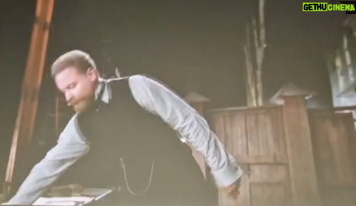 Aleksandr Oleshko - 769 Likes - Вчера в Бразилии состоялась премьера фильма « Хитровка. Знак четырёх ». Глядя на себя на экране, вспомнил как тётушка Чарли в исполнении Александра Калягина говорила: -«Давайте поговорим по нашему, по Бразильски». @oleshkoaleksandr @mosfilm_channel
