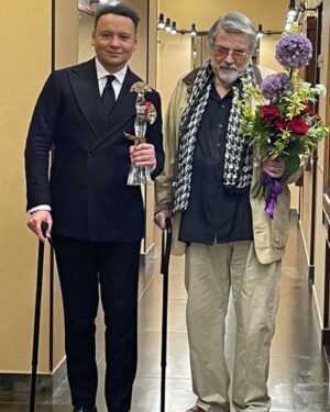 Aleksandr Oleshko Instagram - Наше последнее совместное фото. После этого он развернётся и тихонько пойдёт к выходу….. 18 июня ,2023 год. В августе я увижу Александра Анатольевича на похоронах Веры Кузьминичны Васильевой. Впервые растерянного, испуганного ……. Потом, только звонки по телефону и общение через жену, Наталью Николаевну……..И надежда, что он вырвется …….и будет жить…….