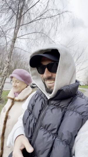 Aleksandr Ptashenchuk Instagram - Ездил на выходных к родителям. Щас уже в Москве! 

Любите маму, мойте руки с мылом 🥰