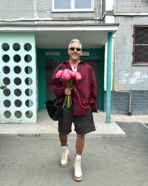 Aleksandr Rogov Instagram - Доставка цветов. Субботний букет всем вам!