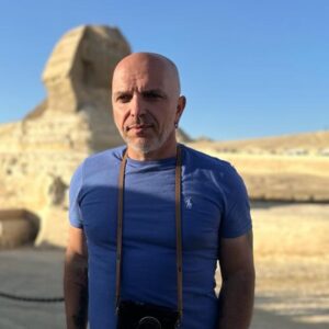 Aleksandr Shoua Instagram - Вы пишете… Вы всегда пишете… что вам нравится и что вам не нравится… какое я к этому имею отношение? Почему я должен понимать вас, а вы меня нет? Это не вопрос для меня . Я знаю на него, и ответ, и то, что вы назовете ответом.  Примите то, что есть вокруг вас. Я принял вас. Примите меня и мою музыку. Мир.