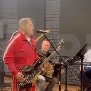 Aleksandr Stepanov Instagram - Хочу поделиться с вами новостью, от которой испытываю невероятную гордость! 
Да и мог ли я когда-нибудь представить, что мою песню будет исполнять ЛЮБЭ!

Песню «Дай ему сил» в исполнении Николая Расторгуева можно уже послушать на всех музыкальных площадках! И на концертах группы!
