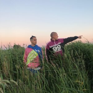 Aleksandr Timartsev Instagram - Вон там ебать тебя будем! 
Мало кто может поверить, но у этих ребят есть ноги. А значит и ты сможешь. Достаточно лишь верить в себя. 
#вишневаядевятка #перстсултана #калифорния #олигархи #клещкродется